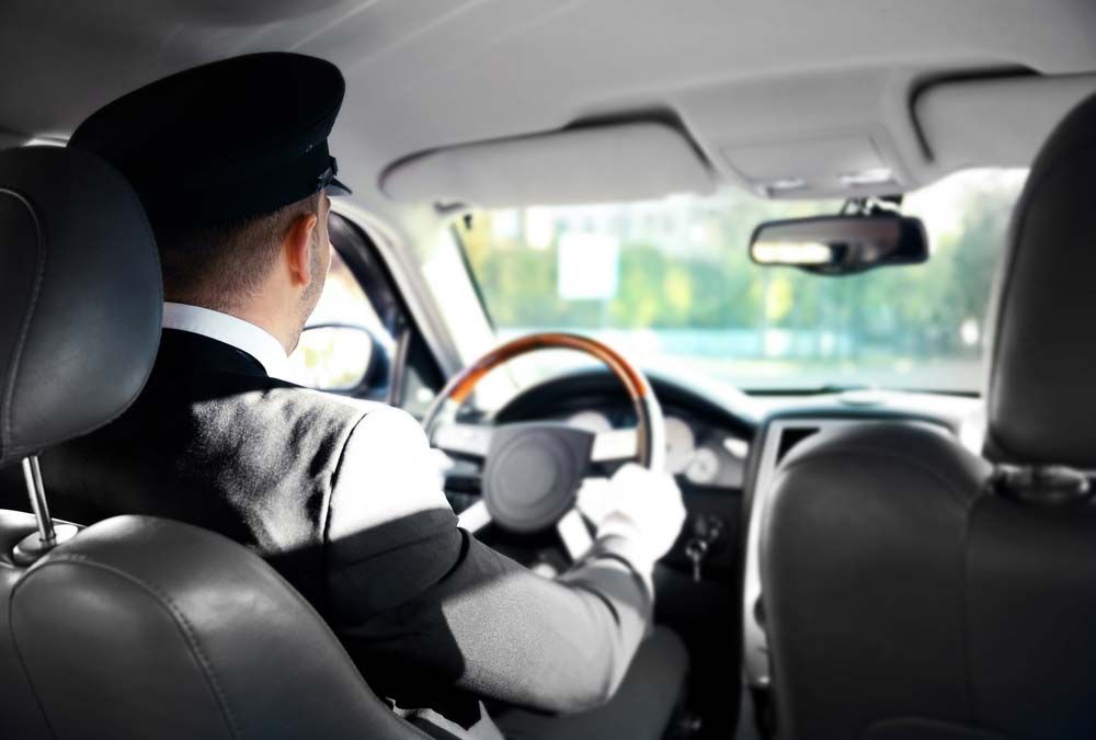 Building Your Dream in Delhi: Finding the Best Contractor and Driver Service